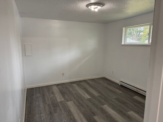 Building Photo - Charming 2-Bedroom Lakewood Duplex with Carport