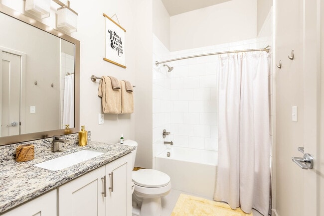 Building Photo - 516 Lea Ave