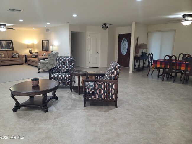 Building Photo - 17230 N Country Club Dr