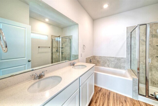 Building Photo - 201 Rioja