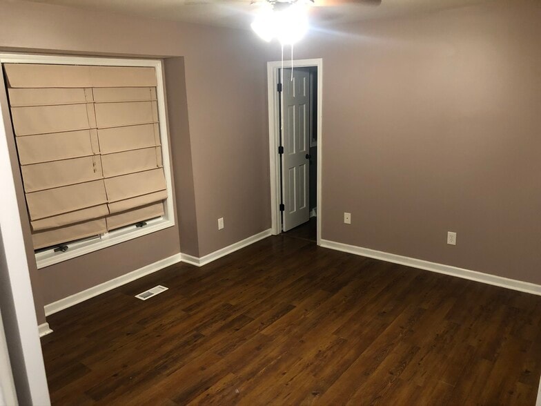 Master bedroom - 105 6 St