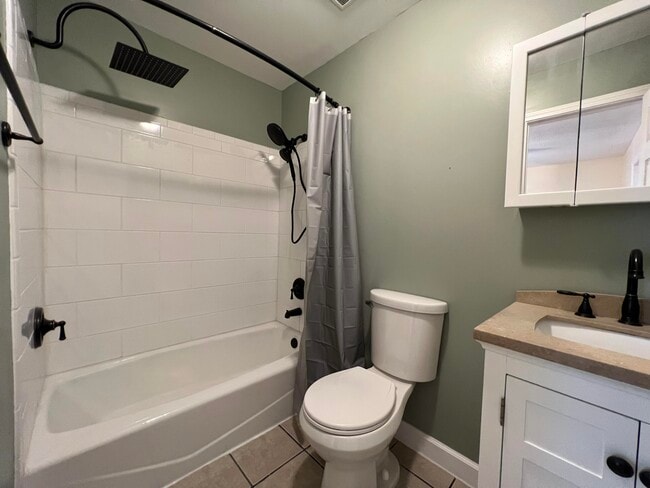 Building Photo - 110 Miller St