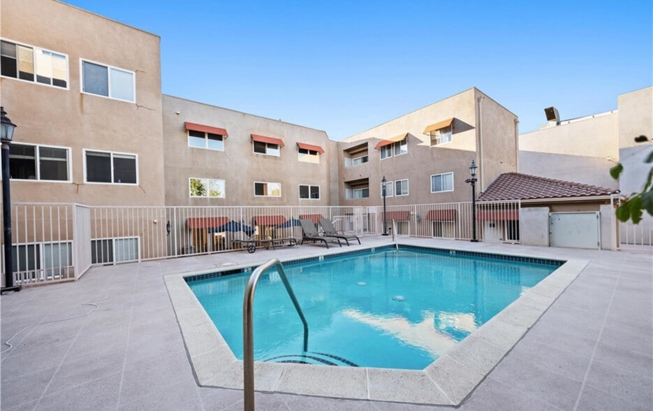 Community Pool - 9610 Zelzah Ave