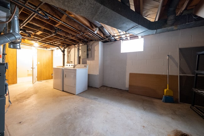 Building Photo - 4721 Chatham Rd