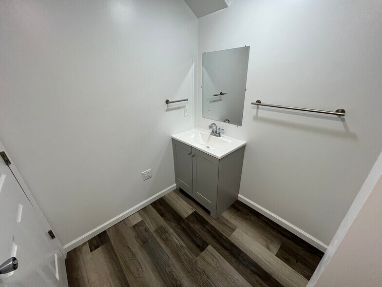 Building Photo - 112 E Young St