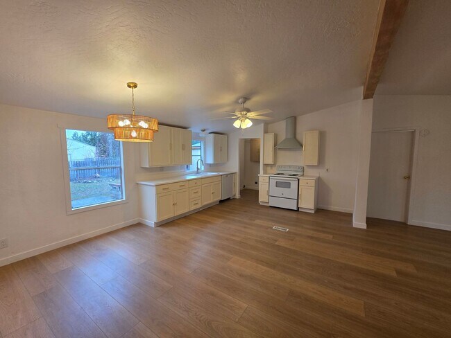 Building Photo - 32721 10th Ave