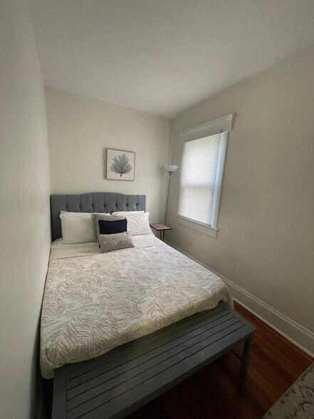 Building Photo - 297 Reinhard Ave