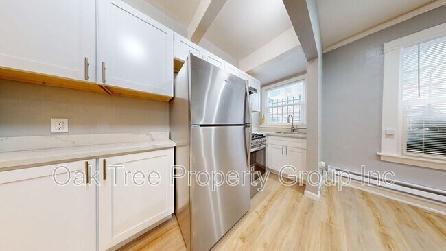 Building Photo - 144 Grand Ave