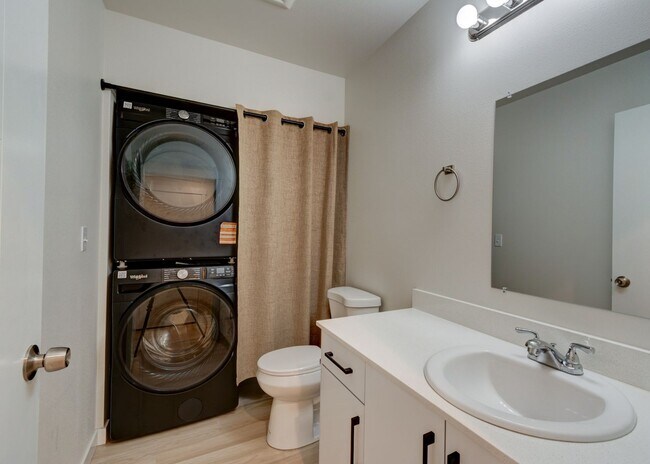 Building Photo - 2 Bedroom Luxury New Construction Cottage - Standalone Alone Home - Location Location Location