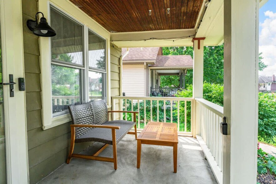 Building Photo - 2850 Hazel Ave