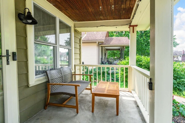 Building Photo - 2850 Hazel Ave