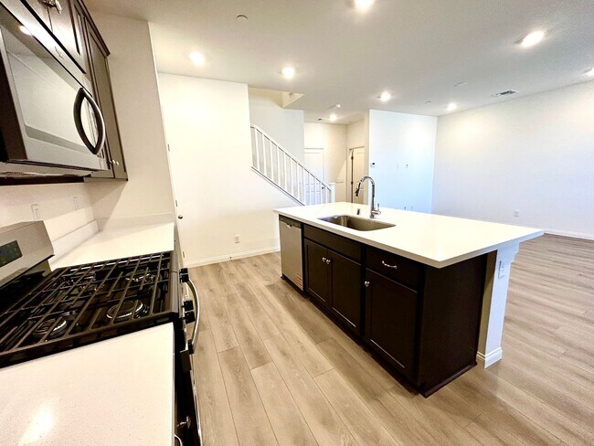 Building Photo - Brand new Townhome!   Summerlin West