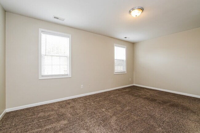 Building Photo - 610 Crosstie St