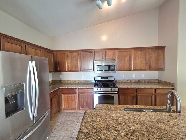 Building Photo - Beautiful 4 Bed/2 Bath in Goodyear!