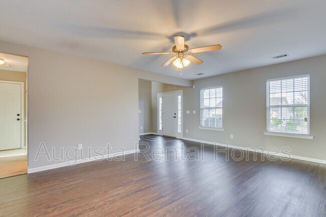 Building Photo - 733 Keyes Dr