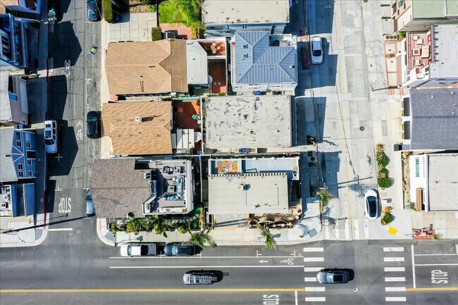 Building Photo - 3515 Manhattan Ave