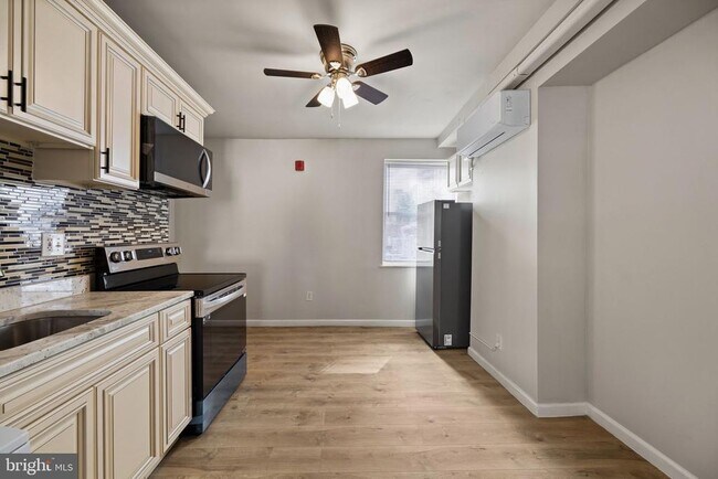 Primary Photo - 42 S 19th St