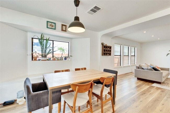 Building Photo - 6612 Piedras Blanco Dr