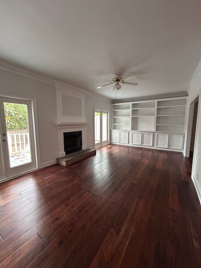 Building Photo - Captains Walk Townhouse-Available to Rent