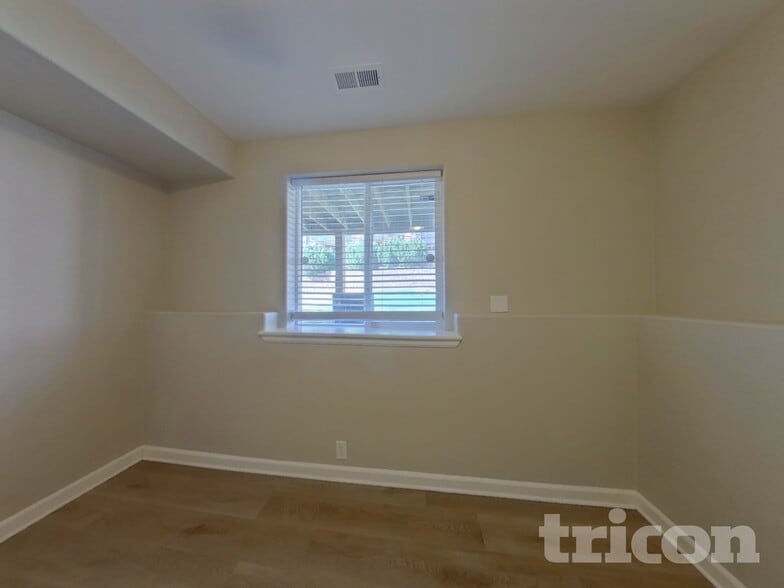 Building Photo - 968 Burning Bush Point