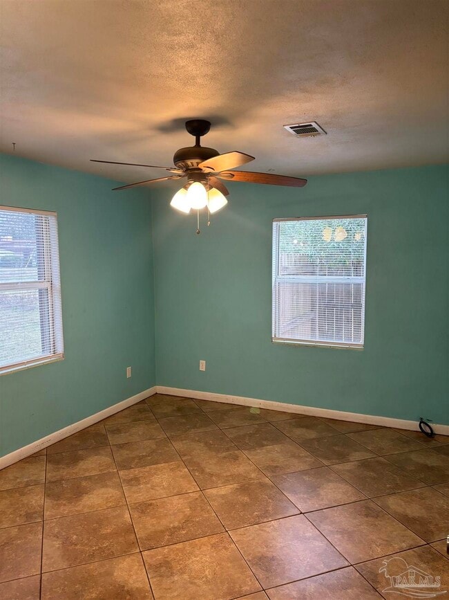 Building Photo - 425 Rentz Ave