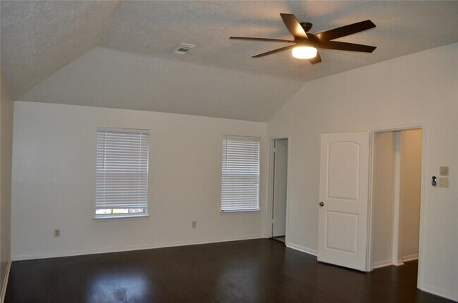 Building Photo - 16707 Sussex Dr