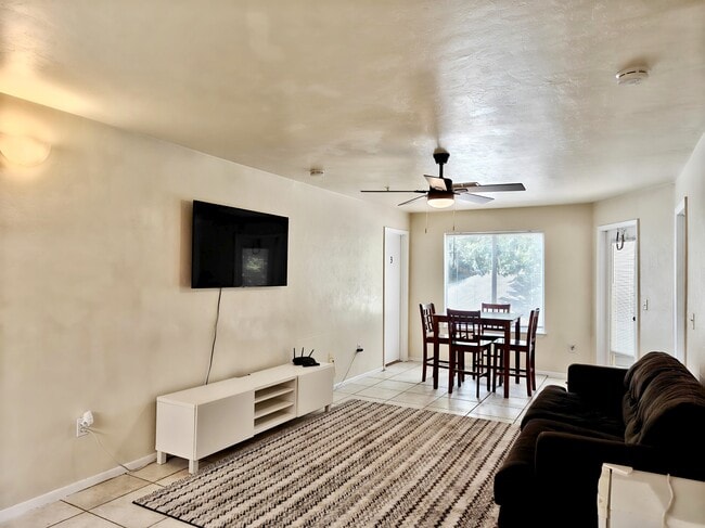 Building Photo - 4000 SW 23rd St