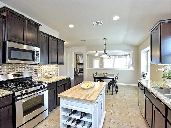 Building Photo - 141 Florenz Ln