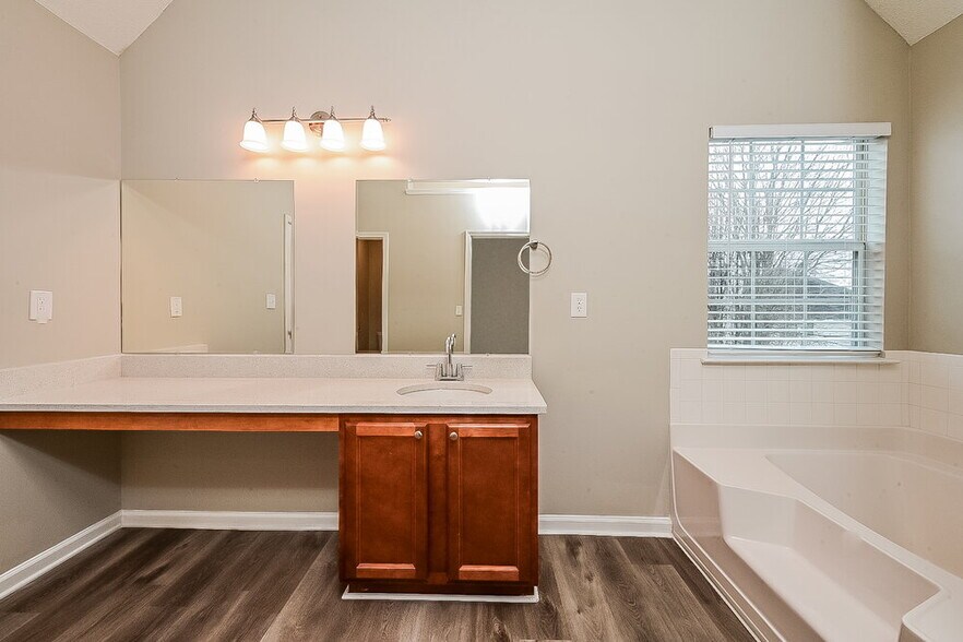 Building Photo - 1452 Shelnut Ct