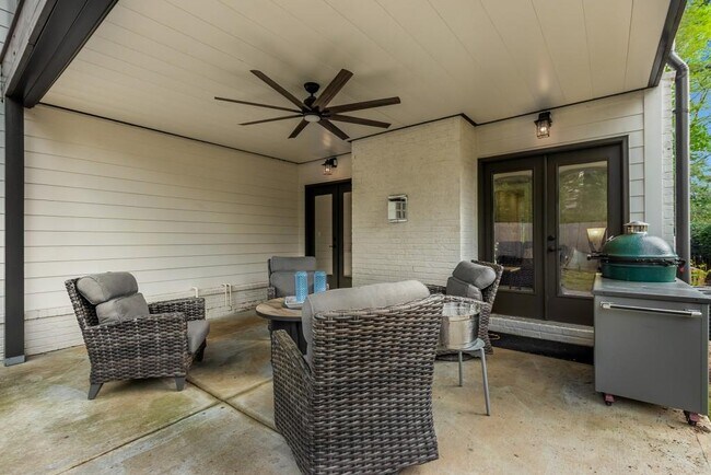 Building Photo - 782 Piedmont Way NE