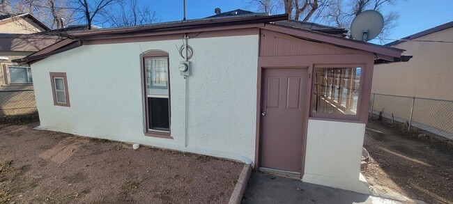 Building Photo - 2 bedroom 1 bath home