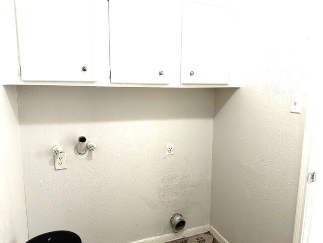 Building Photo - 4234 Willow Beach Dr