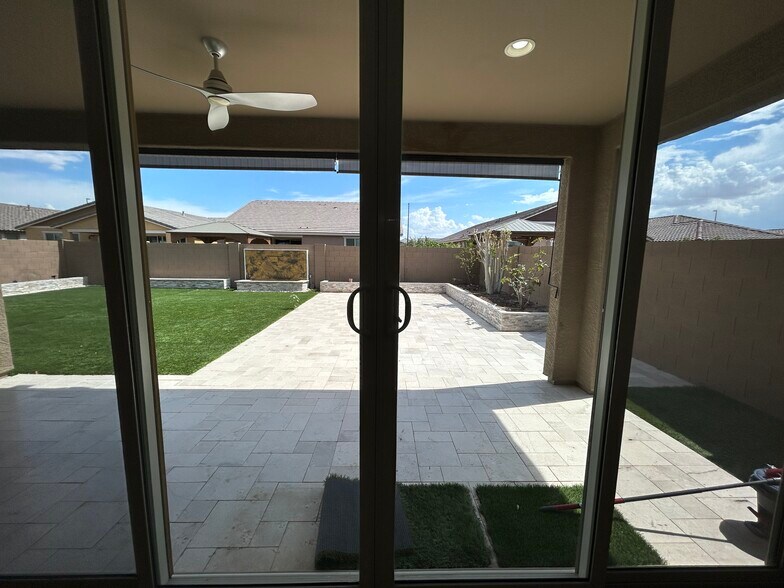 Building Photo - 2241 E Meadowview Ct
