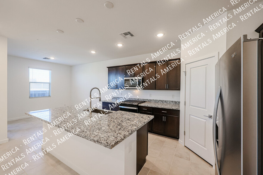 Building Photo - 15990 W Gray Fox Trl