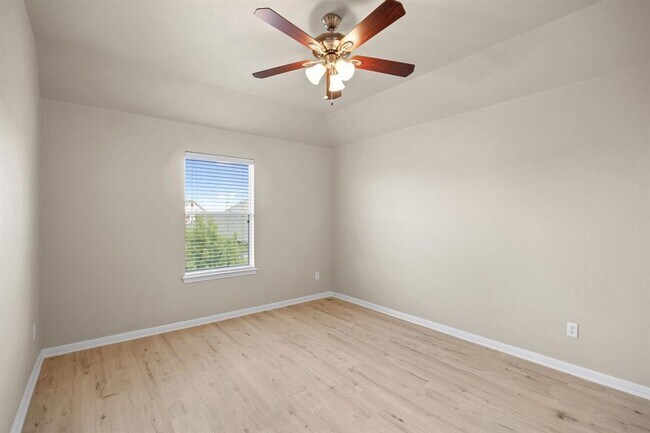 Building Photo - 13713 Glen Mark Dr