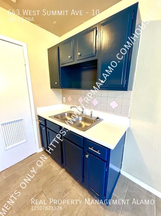 Building Photo - AVAILABLE NOW! 1 Bedroom / 1 Bath Unit Nea...