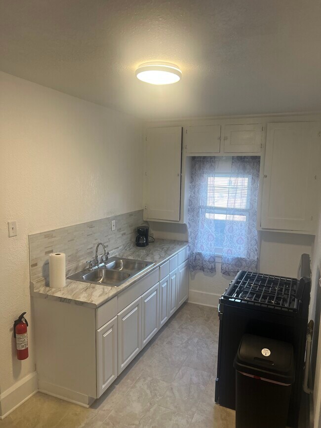 Building Photo - 1520 15th Ave