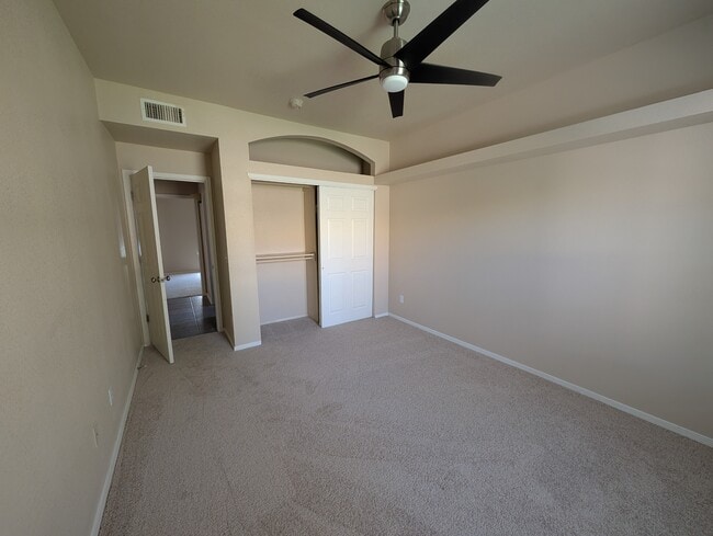 Building Photo - 5803 London Dr