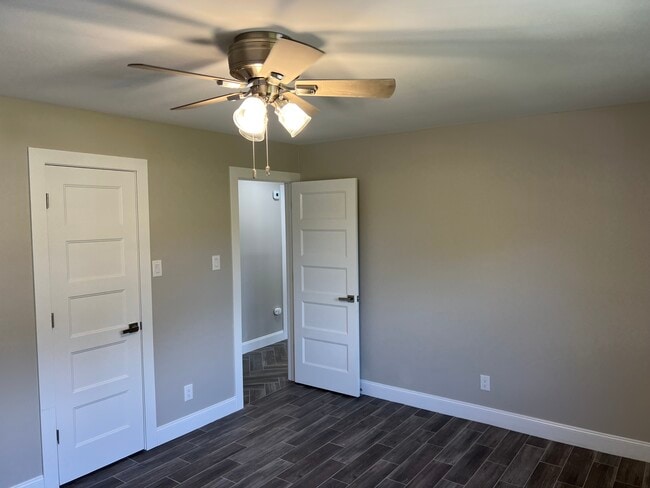 Building Photo - 223 Foxwood Ln
