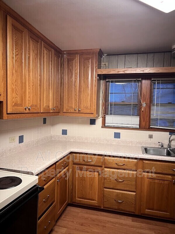 Building Photo - 301 Aero Ave