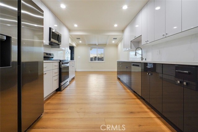 Building Photo - 7423 Balcom Ave