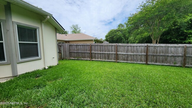 Building Photo - 256 Southlake Dr