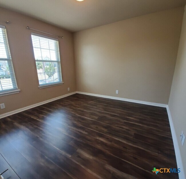Building Photo - 310 Royal Troon Dr