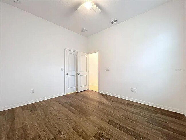 Building Photo - Spacious 5 Bedroom 4 Bathroom Home in Wind...