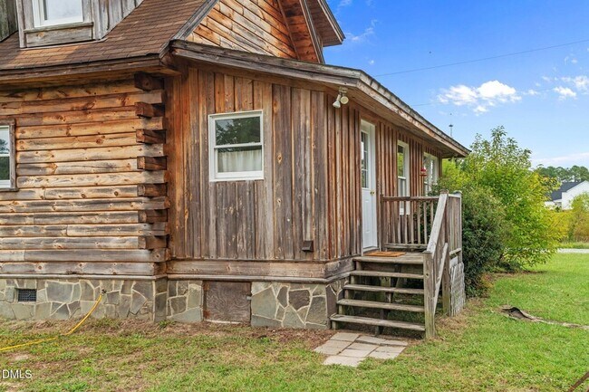 Building Photo - 65 Birdhouse Ln