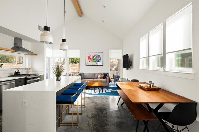 Building Photo - 902 Garden Villa Ct