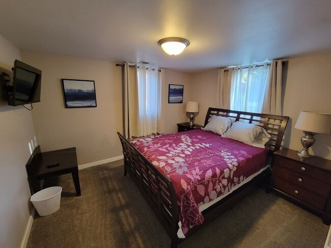 Building Photo - 202 S Elmwood Avenue Duplex