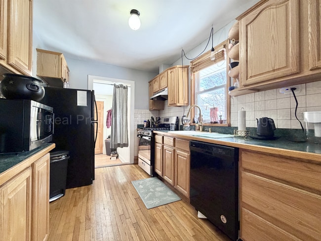 Building Photo - Updated Bungalow with Florida Room Near Downtown Ferndale