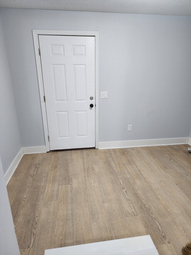 Building Photo - 213 Starlight Dr