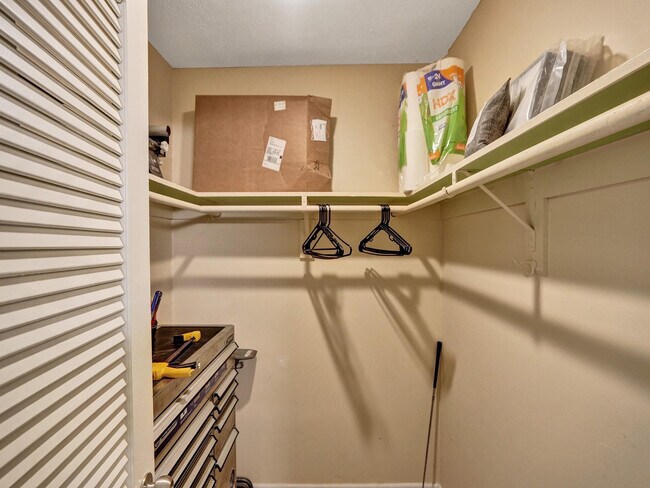 Building Photo - 3150 N Palm Aire Dr